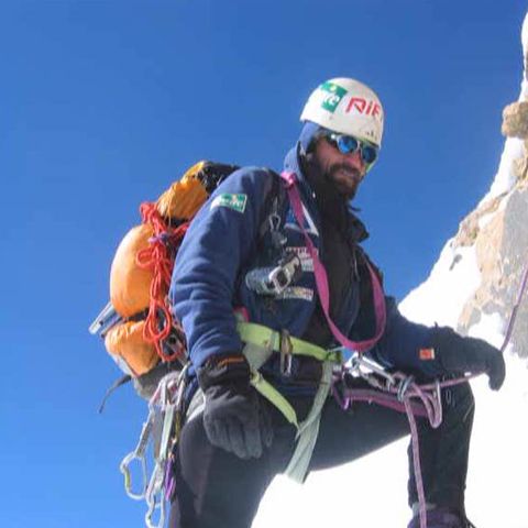 Ticu Lăcătuşu a reuşit să urce pe cel mai înalt munte din Groenlanda 