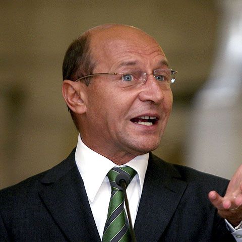 Traian Băsescu a cerut suspendarea plăţii unor sporuri restante pentru magistraţi