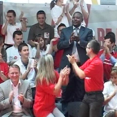 În ultima zi de campanie, liderii s-au întrecut în a transmite mesaje electorale