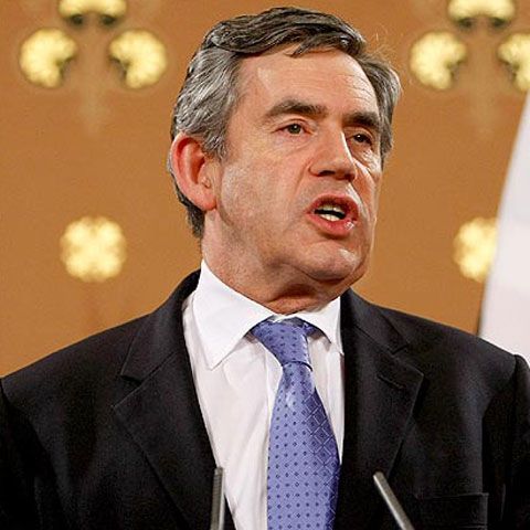 AFP: Gordon Brown a repus în funcţie trei dintre miniştrii demisionari