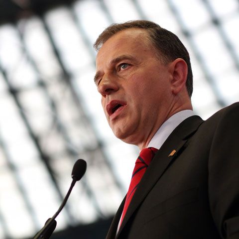 G. Scutaru: Geoană a găsit o retragere onorabilă din CSAT, înainte de decizia CCR