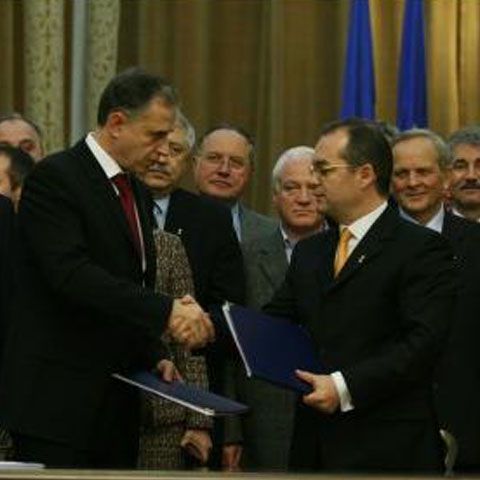 Liderii Coaliţiei PSD - PD-L se întrunesc, la prima şedinţă de după europarlamentare