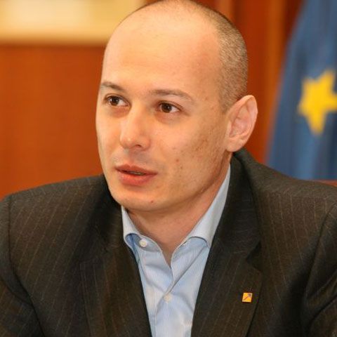 PNL a depus o moţiune simplă privind clauzele acordului cu FMI şi pregăteşte alta pe cercetare