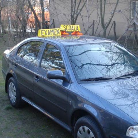Sindicatul instructorilor auto independenţi ameninţă cu declanşarea grevei