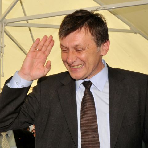 Liberalii doresc ca discuţiile pentru comisarul european să se poarte cu toate partidele