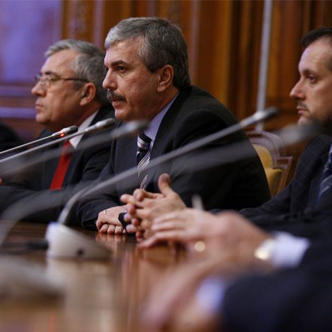 Ordonanţa paşapoartelor electronice, plimbată prin comisiile Senatului