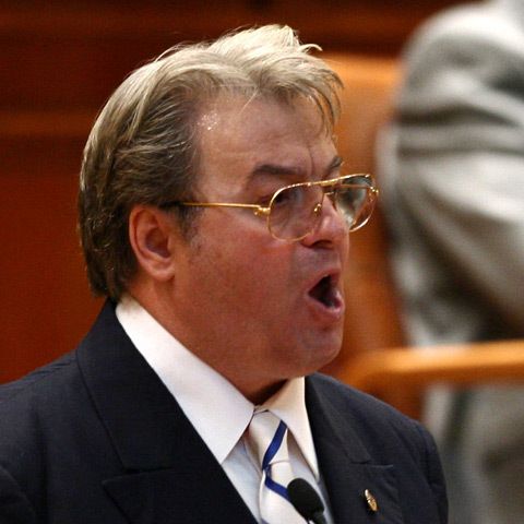 C.V. Tudor:  Preşedintele nu mă poate evacua decât spre Palatul Cotroceni