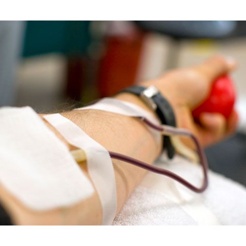 Mai puţin de 2% dintre români donează sânge