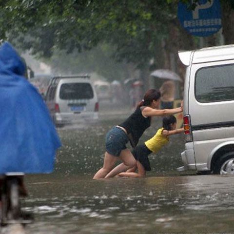 Atenţionare hidrologică pentru 19 judeţe, între 11 - 12 iunie 