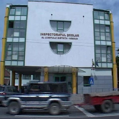 Un grup de elevi de clasa a XII-a din Bistriţa spun că profesorii le-au cerut bani de protocol 