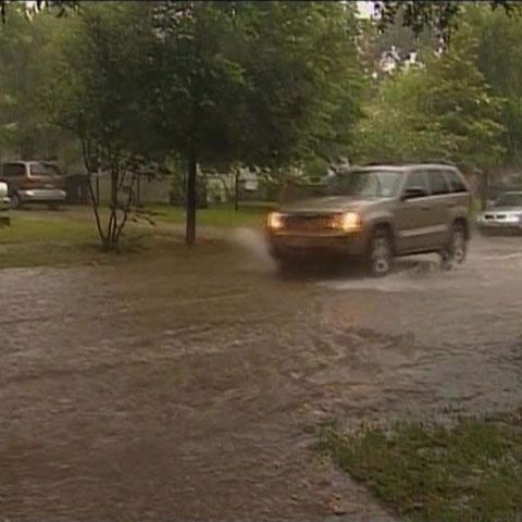 Aproape 250.000 de americani au rămas fără curent electric, în urma unor furtuni violente