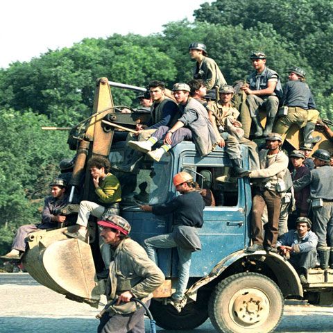 Incidente la Universitate, între Noii Golani şi membrii Asociaţiei Victimele Mineriadelor