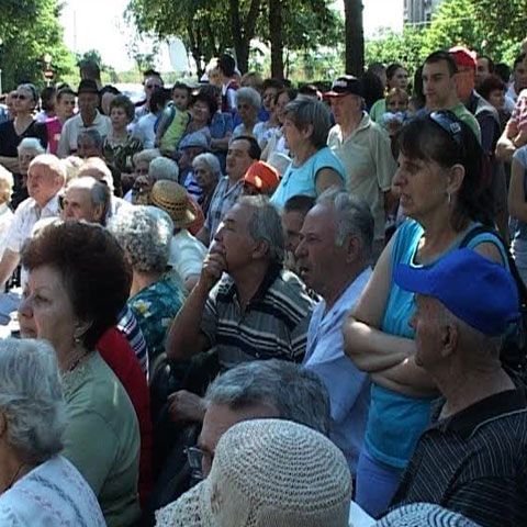 Peste o sută de oameni au protestat sâmbătă în Parcul Tineretului