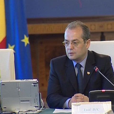 Guvernul a decis desfiinţarea sau comasarea a 102 taxe şi tarife parafiscale