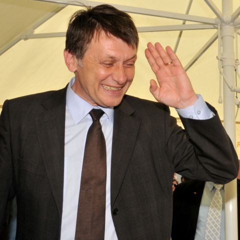 Consiliul Naţional Executiv a decis dizolvarea conducerii a trei organizaţii judeţene ale PNL