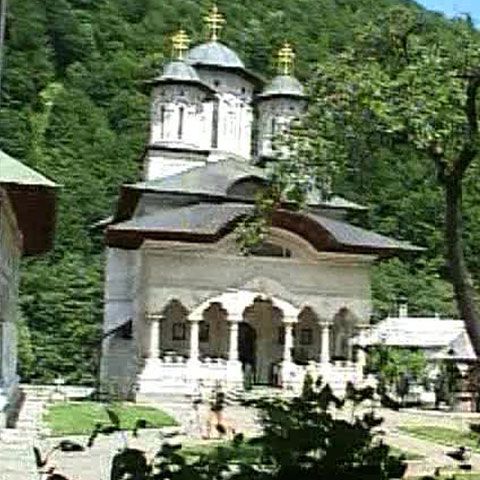 Mănăstirea Lainici se află la 32 de km de Târgu Jiu 