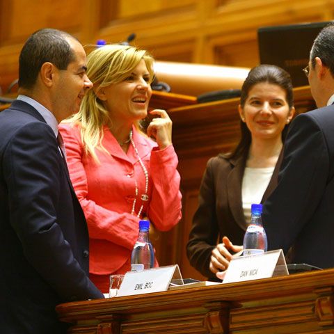 Moţiunea simplă pe administraţie depusă de opoziţie va fi dezbătută luni la ora 18.30