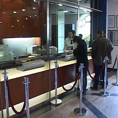 Dobânzile la depozite scad mai repede decât cele pentru credite 