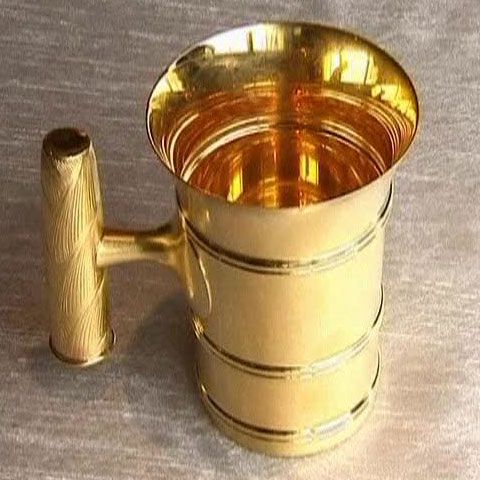 O companie japoneză a fabricat o halbă din aur de 50.000 de dolari