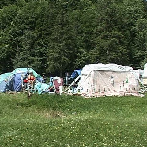 Cum să scapi de caniculă: Mersul cu cortul la munte pe toată perioada verii