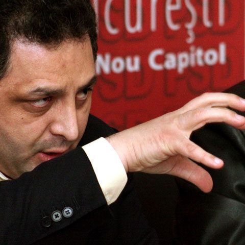 Vanghelie: Băsescu şterge pe jos cu toată lumea