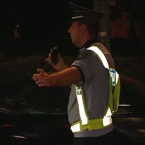 Un poliţist a fost bătut la Iaşi de familia unui motociclist oprit în trafic 