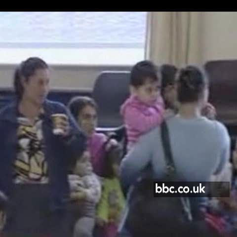 Cei doi tineri reţinuţi la Belfast au fost puşi sub acuzare pentru atacurile asupra românilor