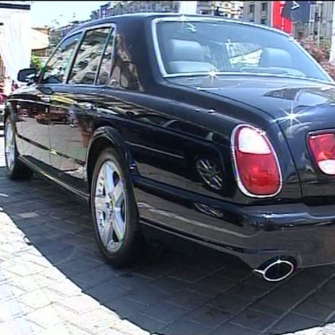 Luxul bate criza financiară