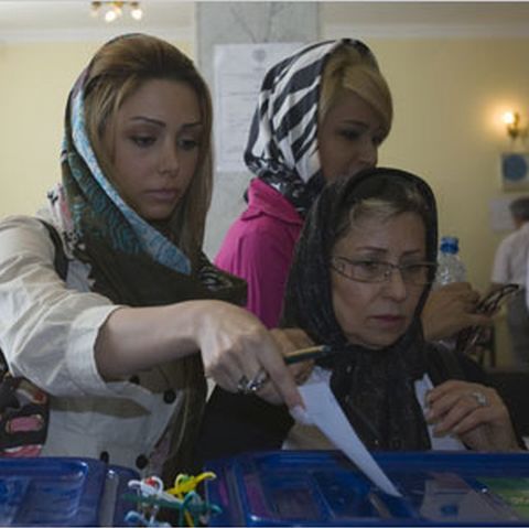 Mai multe voturi decât alegători, în 50 de districte din Iran, recunosc autorităţile