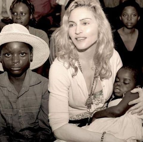 Madonna a convertit-o deja pe Mercy la Kabbalah