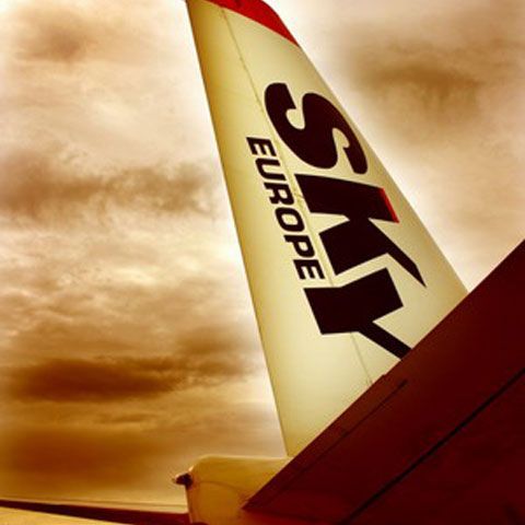 Compania aeriană low cost SkyEurope a intrat în faliment şi urmează să se restructureze