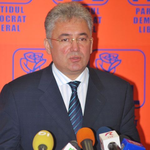 Videanu: Aştept să se întoarcă Geoană din China, îmi rezerv dreptul de a-l da în judecată