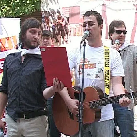 Ridzi contestată în stradă