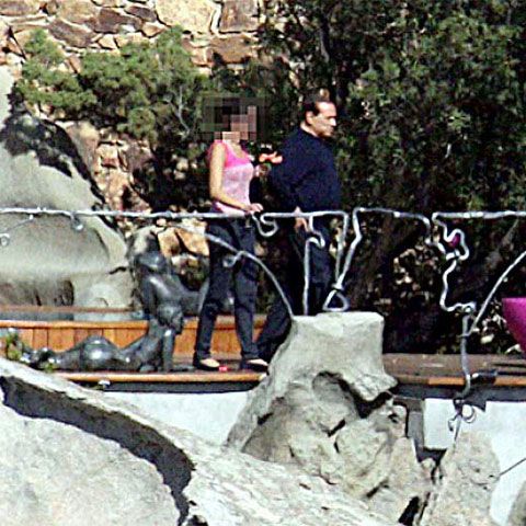 Berlusconi avea şi românce printre invitatele la vila din Sardinia