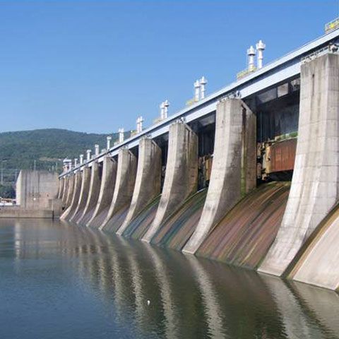 Circulaţia în vama Porţile de Fier I, îngreunată din cauza unui pasaj inundat