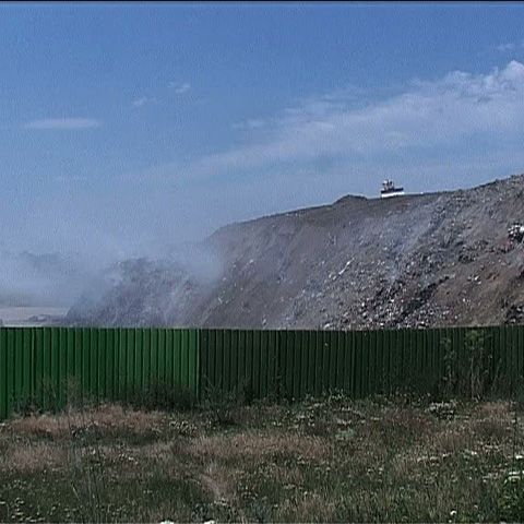 Societatea comercială care administrează groapa de gunoi Glina a fost amendată cu 100.000 de lei