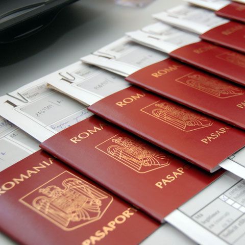 Camera Deputaţilor a adoptat OUG privind introducerea paşapoartele biometrice 