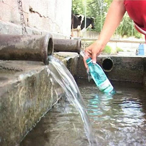 Apa din aproape toate fântânile publice din Craiova este infestată cu nitraţi sau nitriţi