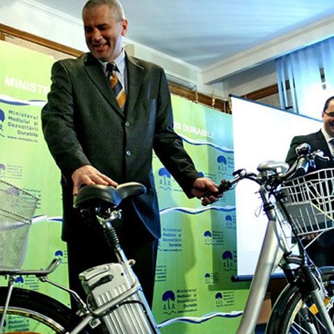 Nemirschi a dat fără licitaţie un contract de 500.000 euro, potrivit Gardianul