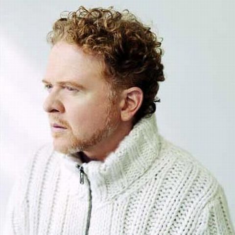 Solistul trupei Simply Red renunţă la muzică pentru a nu ajunge "un ratat"