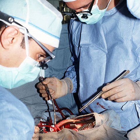 Unele clinici din România fac transplanturi ocolind verificările legale, susţine presa italiană