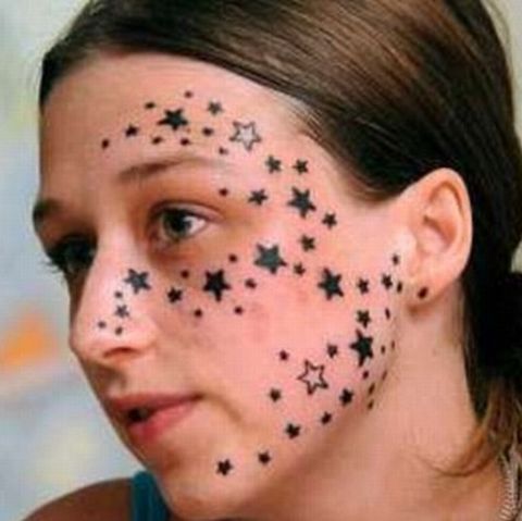 Adolescenta cu stele tatuate pe faţă recunoaşte că a minţit, de frica tatălui