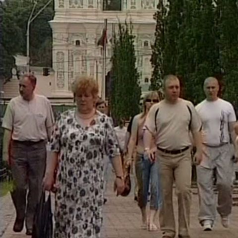 O familie ar putea tăia din buget 2.000 de euro din cauza recesiunii economice, potrivit unui studiu