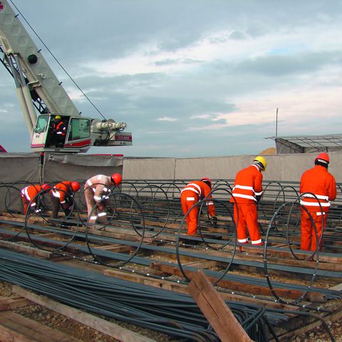 Muncitorii de la Autostrada Transilvania au oprit munca, supăraţi că nu şi-au mai primit salariile de patru luni