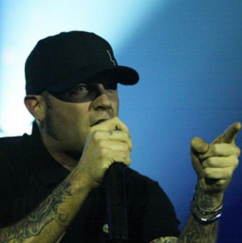 Membrii trupei Limp Bizkit vor bere românească