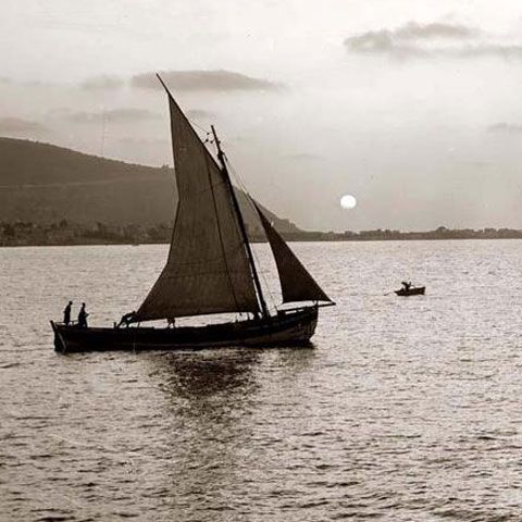 O ambarcaţiune de agrement a plutit în derivă în dreptul Cazinoului din Mamaia 