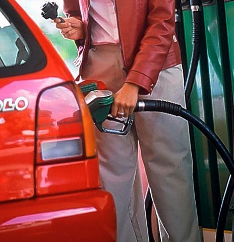 Preţul petrolului creşte, depăşind nivelul de 70 dolari pe baril