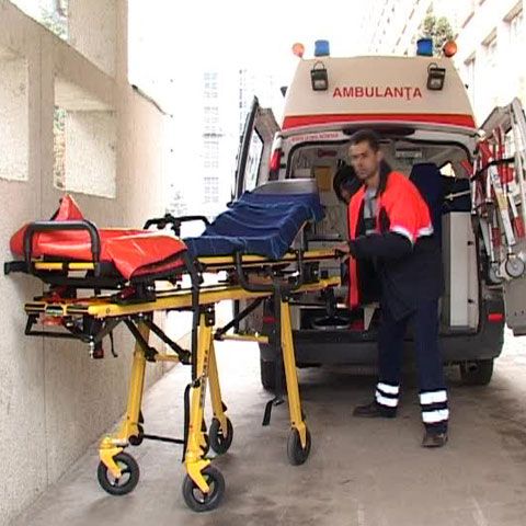 Tânăra împuşcată joi de fiul unui poliţist craiovean a murit vineri dimineaţă 