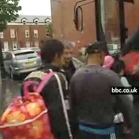 Un grup de 63 de români este repatriat vineri din Irlanda de Nord 