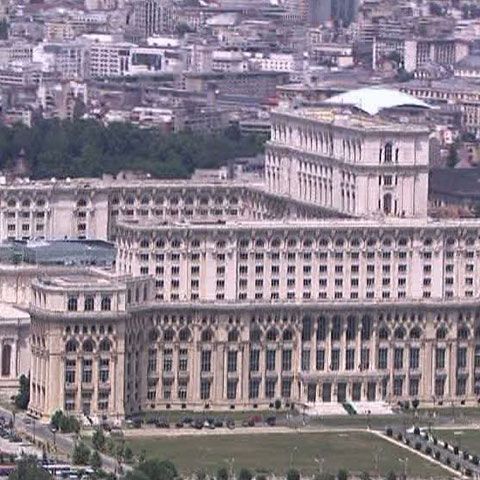 Somnul parlamentarilor în hoteluri de patru stele ne costă 5 milioane de euro anual